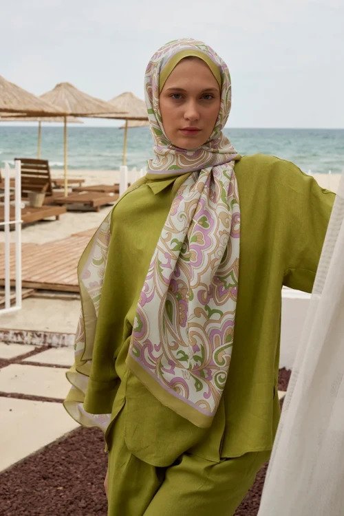 Curated Outline Shawl - Olive Green