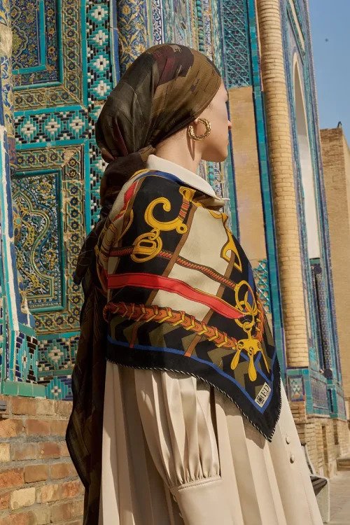 Zincir Desen Yün İpek Üçgen Omuz Şal - Gold