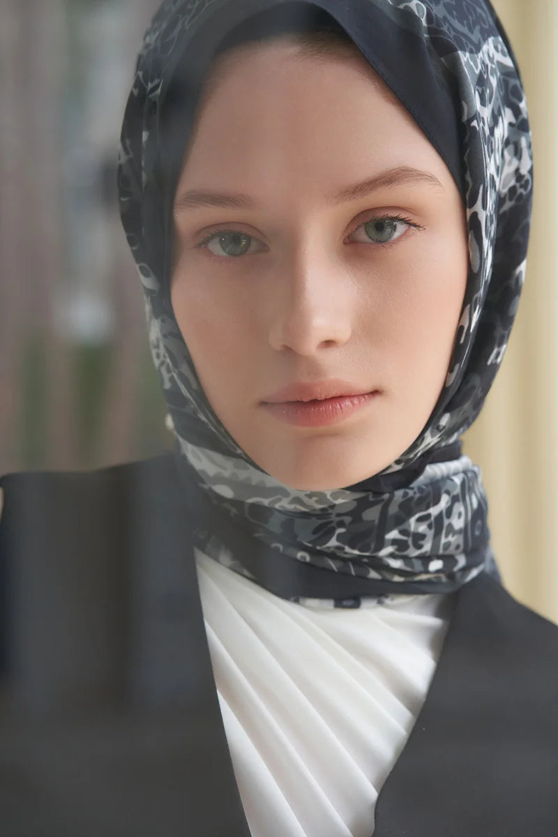 Heritage Hare Shawl - Black