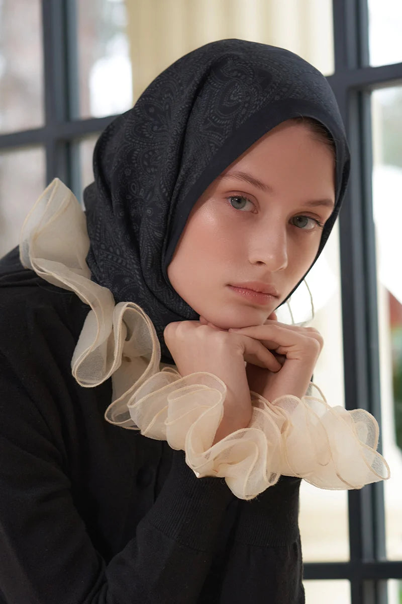 Heritage Saye Shawl - Black