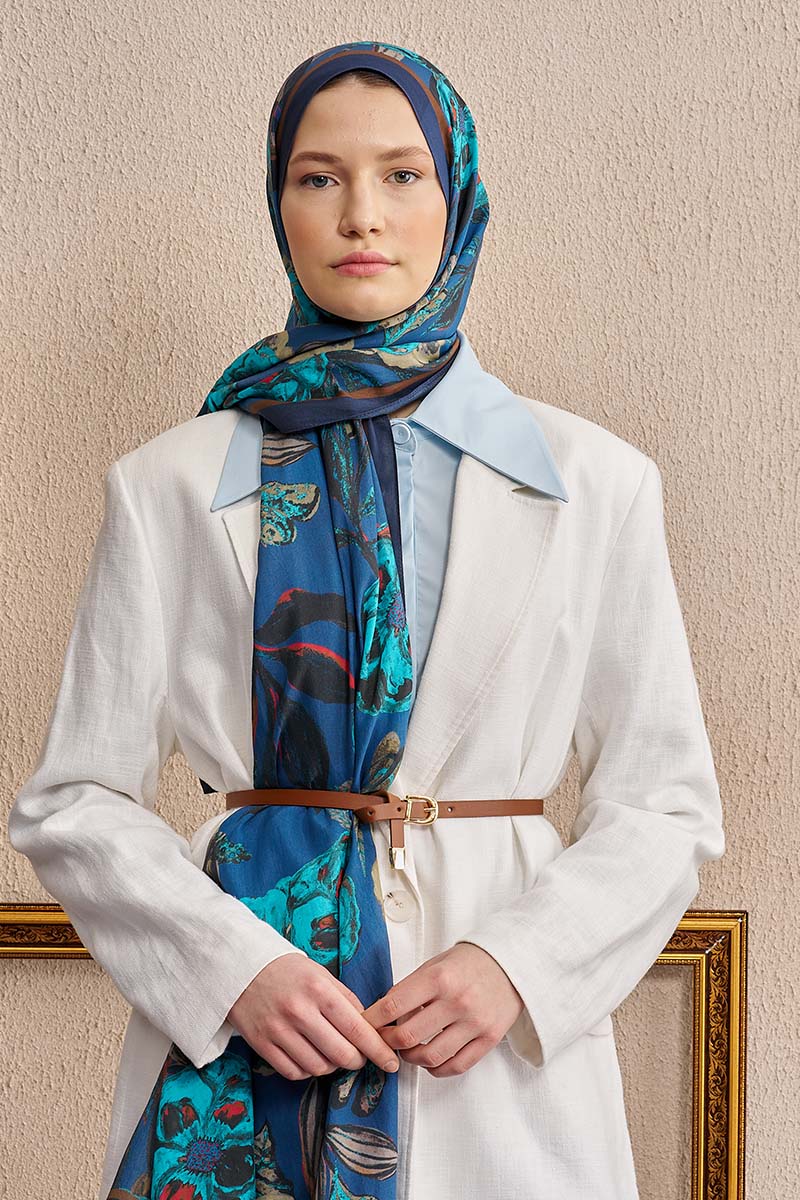 Celebrity Carmina Şal - Lacivert