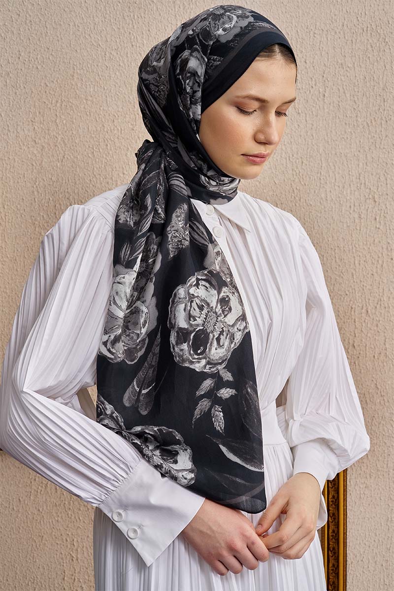 Celebrity Carmina Şal - Siyah