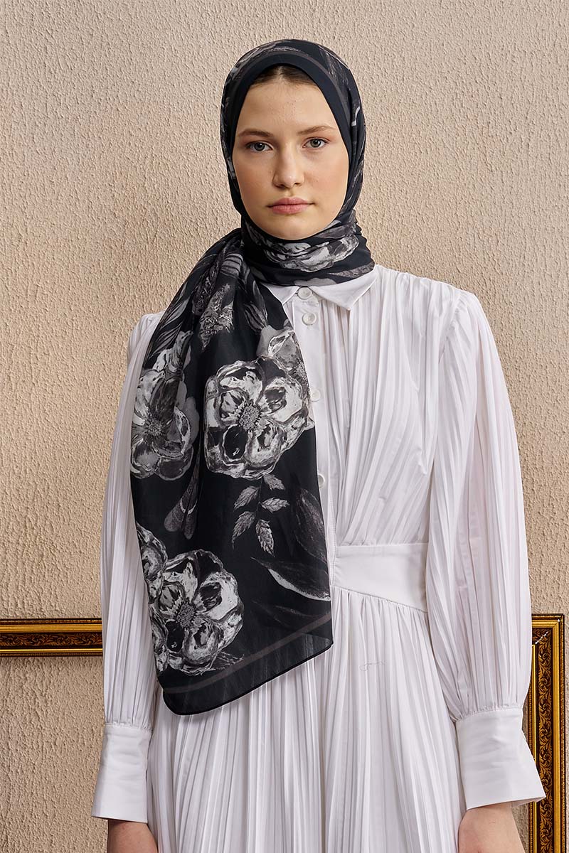 Celebrity Carmina Şal - Siyah