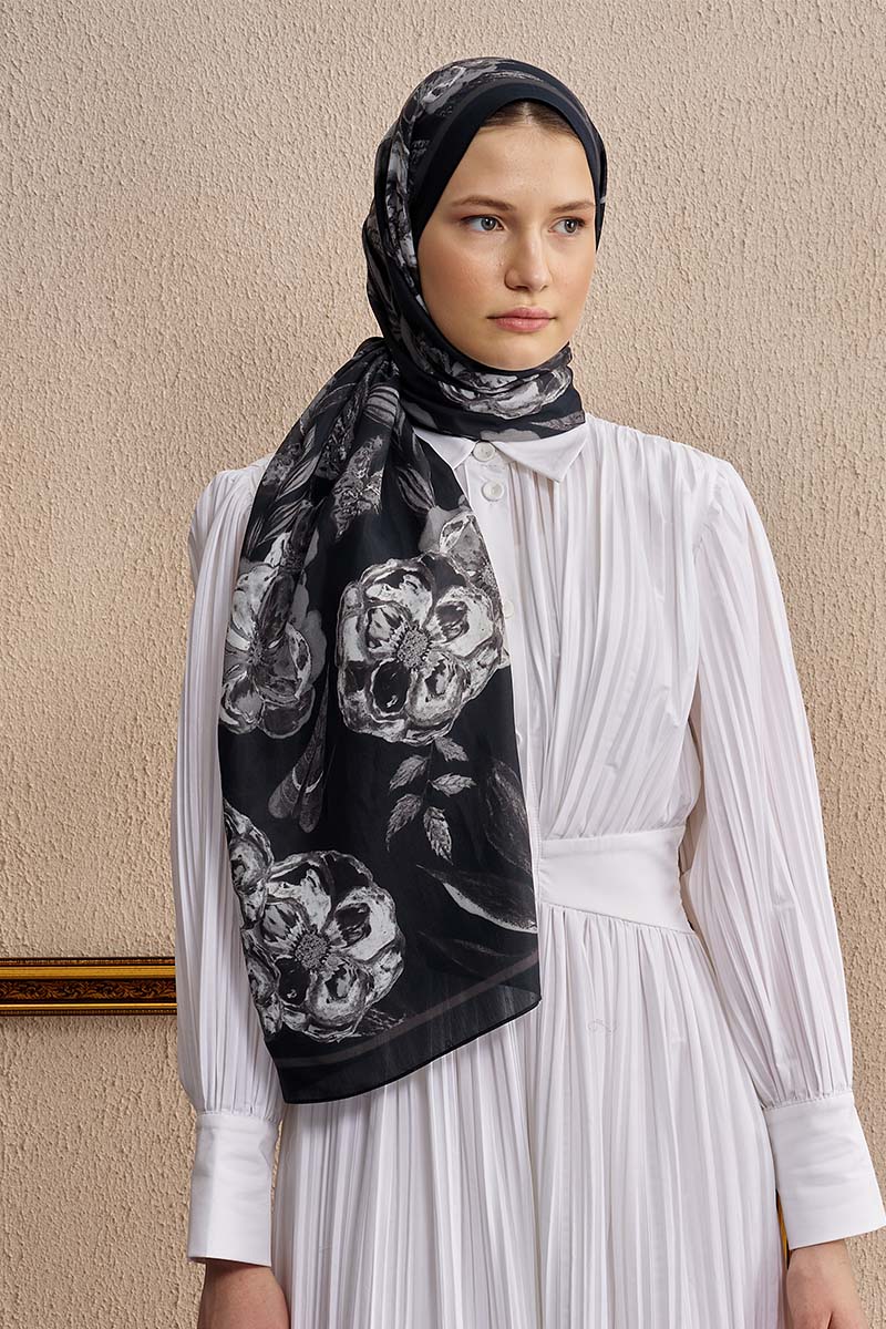 Celebrity Carmina Şal - Siyah