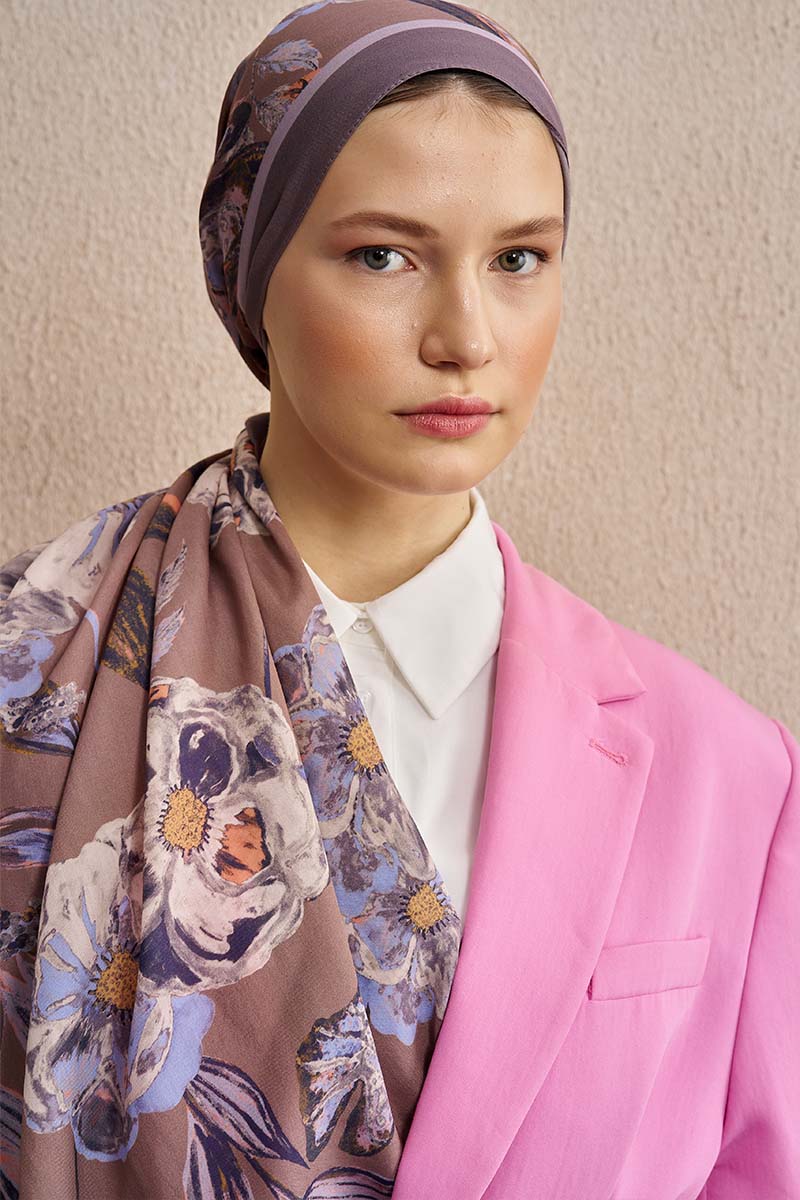 Celebrity Carmina Şal - Vizon