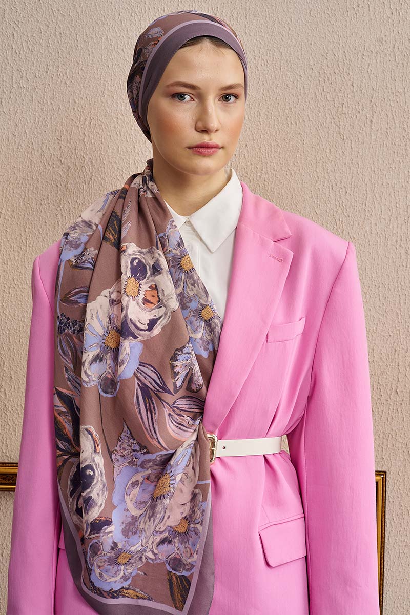 Celebrity Carmina Şal - Vizon