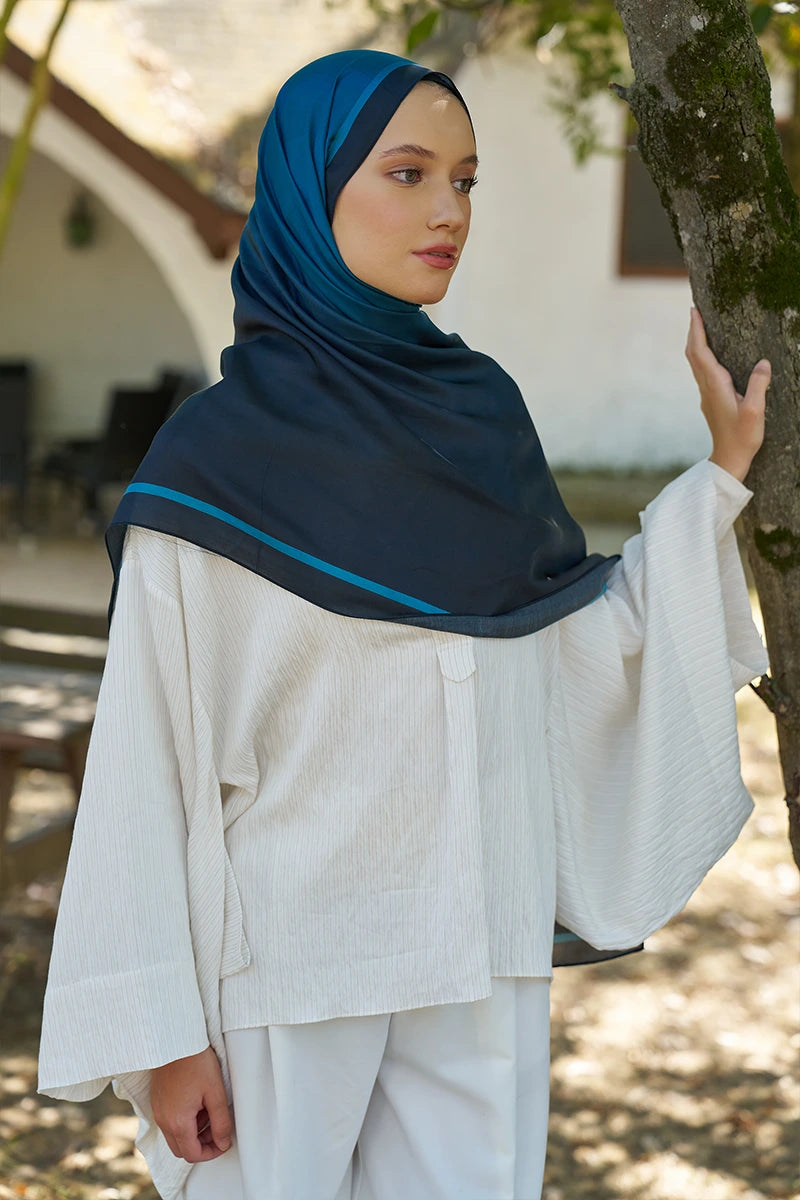 Inspired Gradient Pattern Shawl - Navy Blue