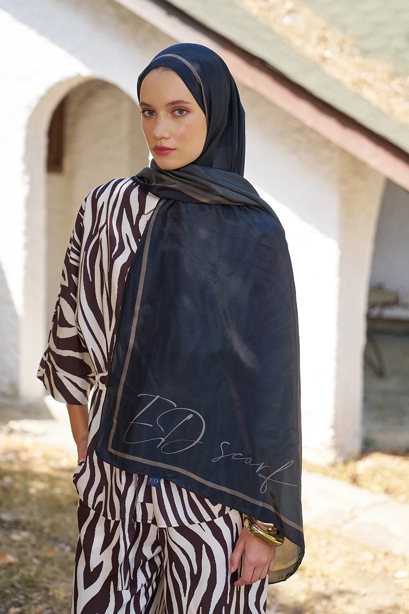 Inspired Gradient Pattern Shawl - Black