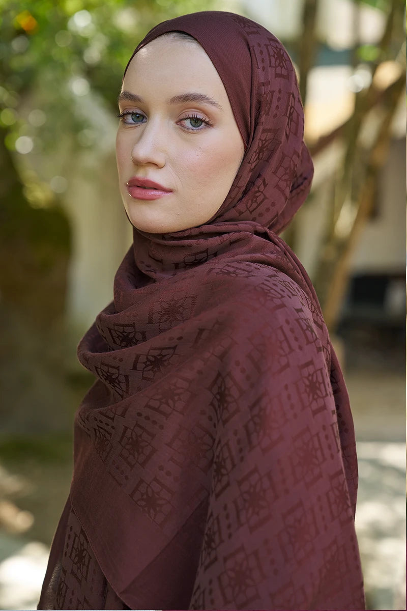 Naia Cotton Logo Pattern Shawl - Reddish Brown