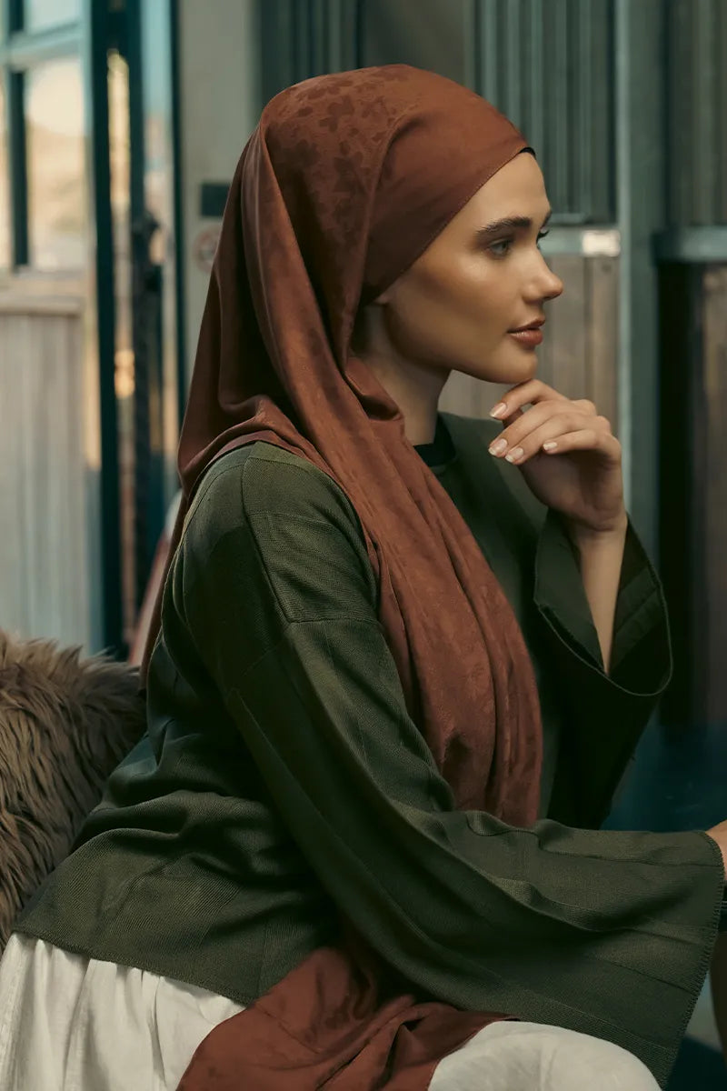 Silky Jacquard Shawl Daisy Pattern - Brown