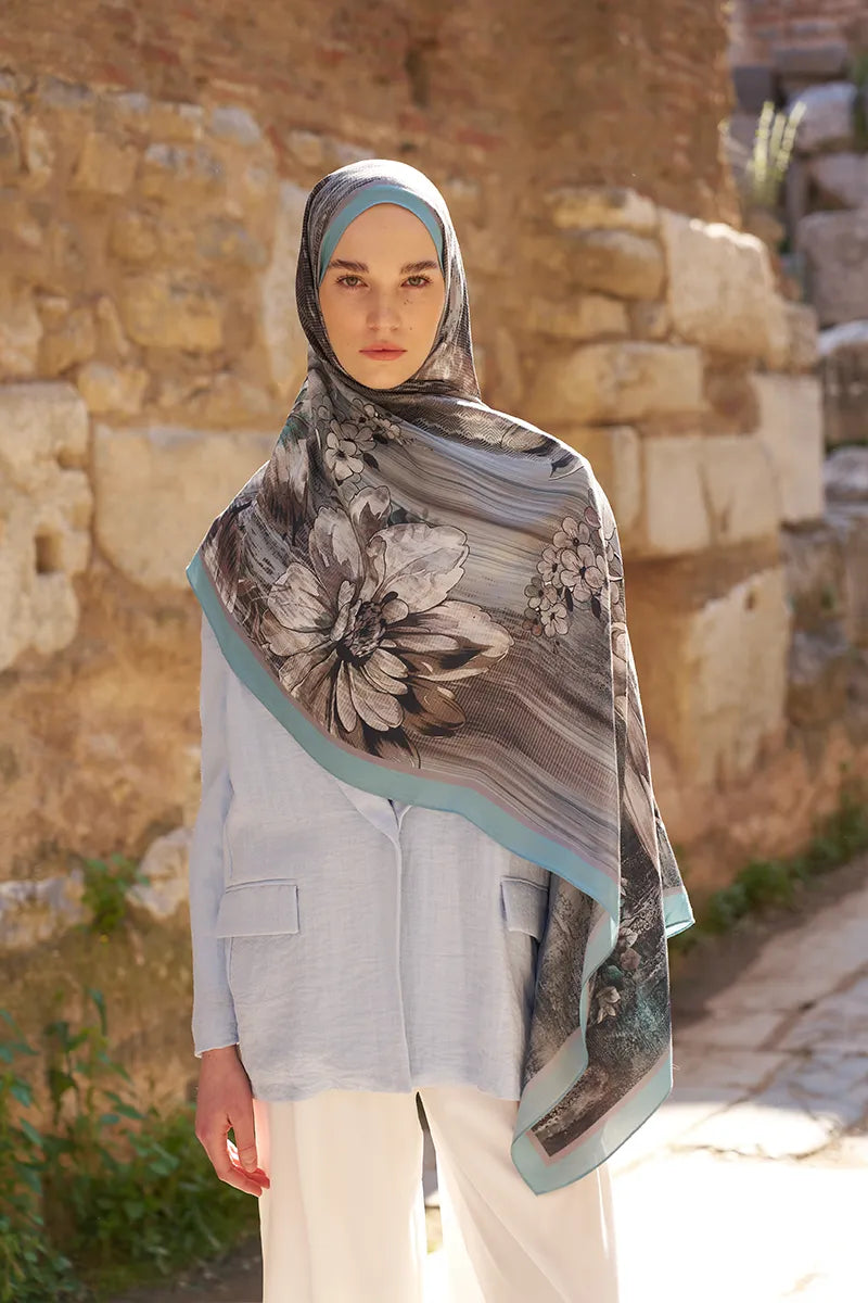 Sunrise Lily Pattern Shawl - Blue
