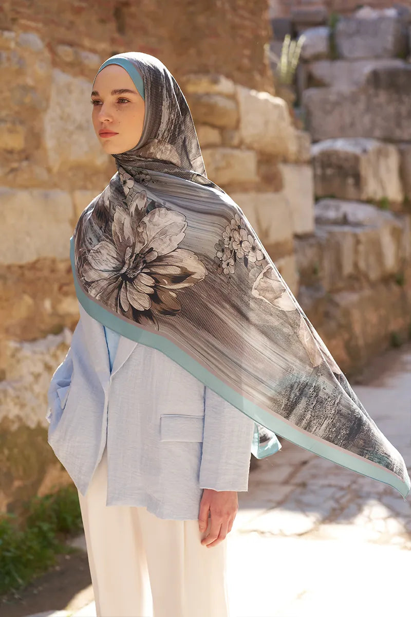 Sunrise Lily Pattern Shawl - Blue