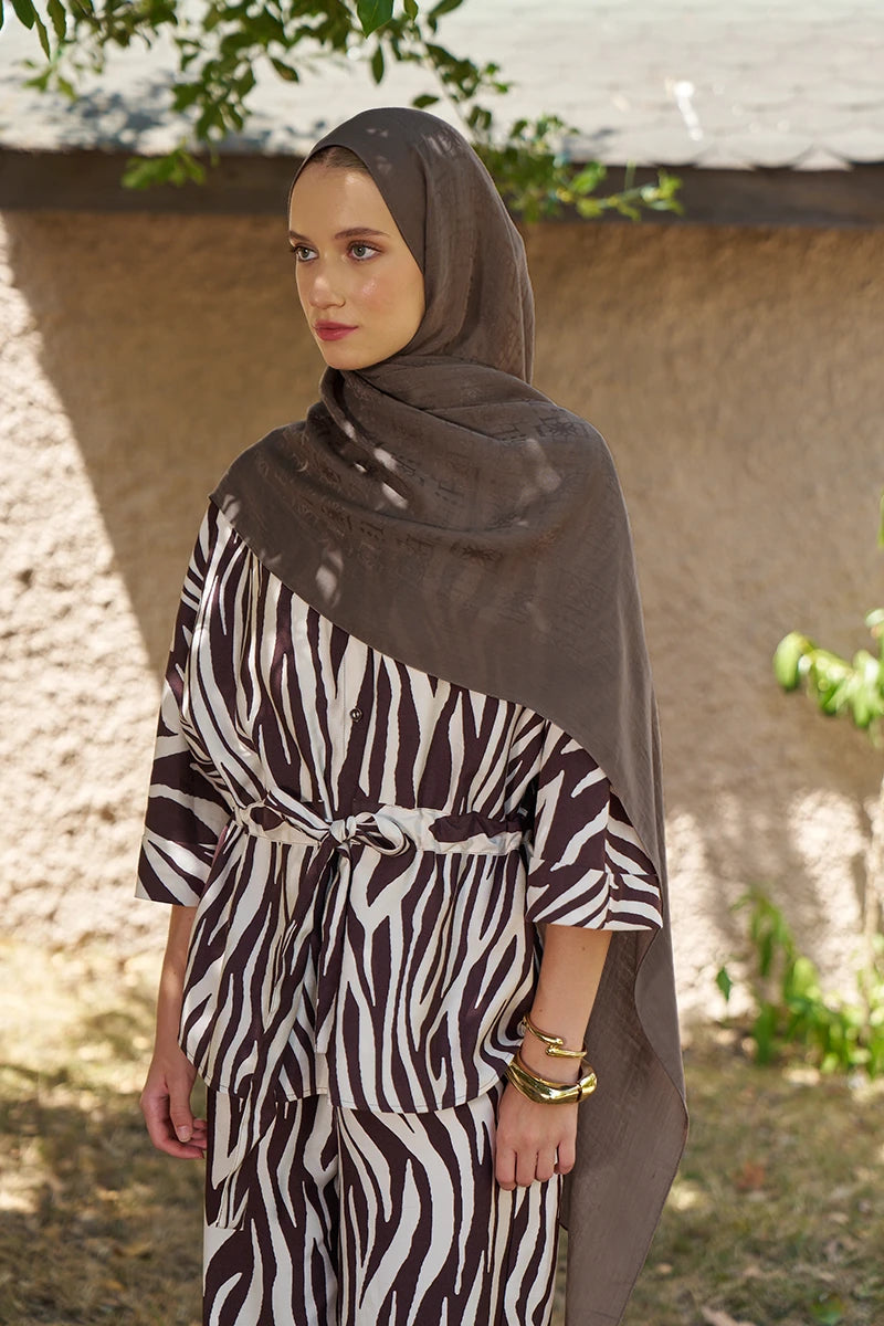 Naia Cotton Logo Pattern Shawl - Coffee