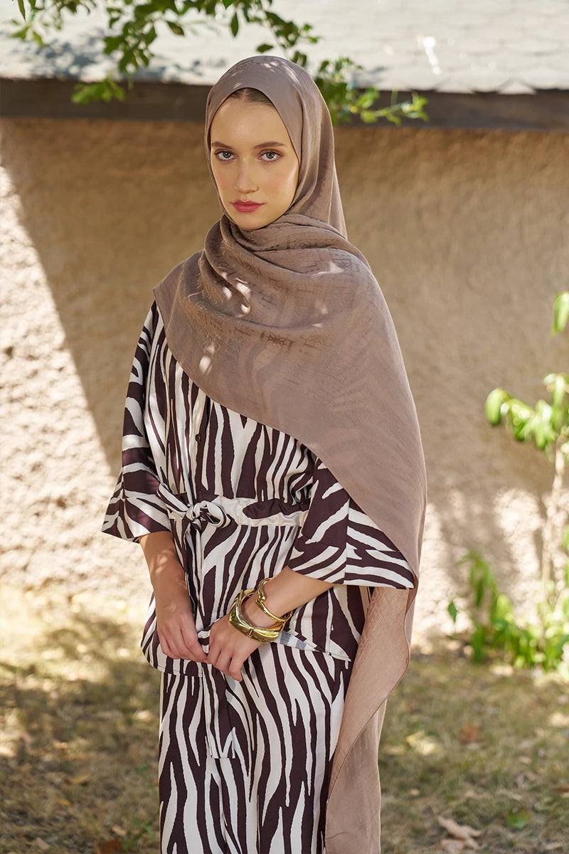 Naia Cotton Logo Pattern Shawl - Mink