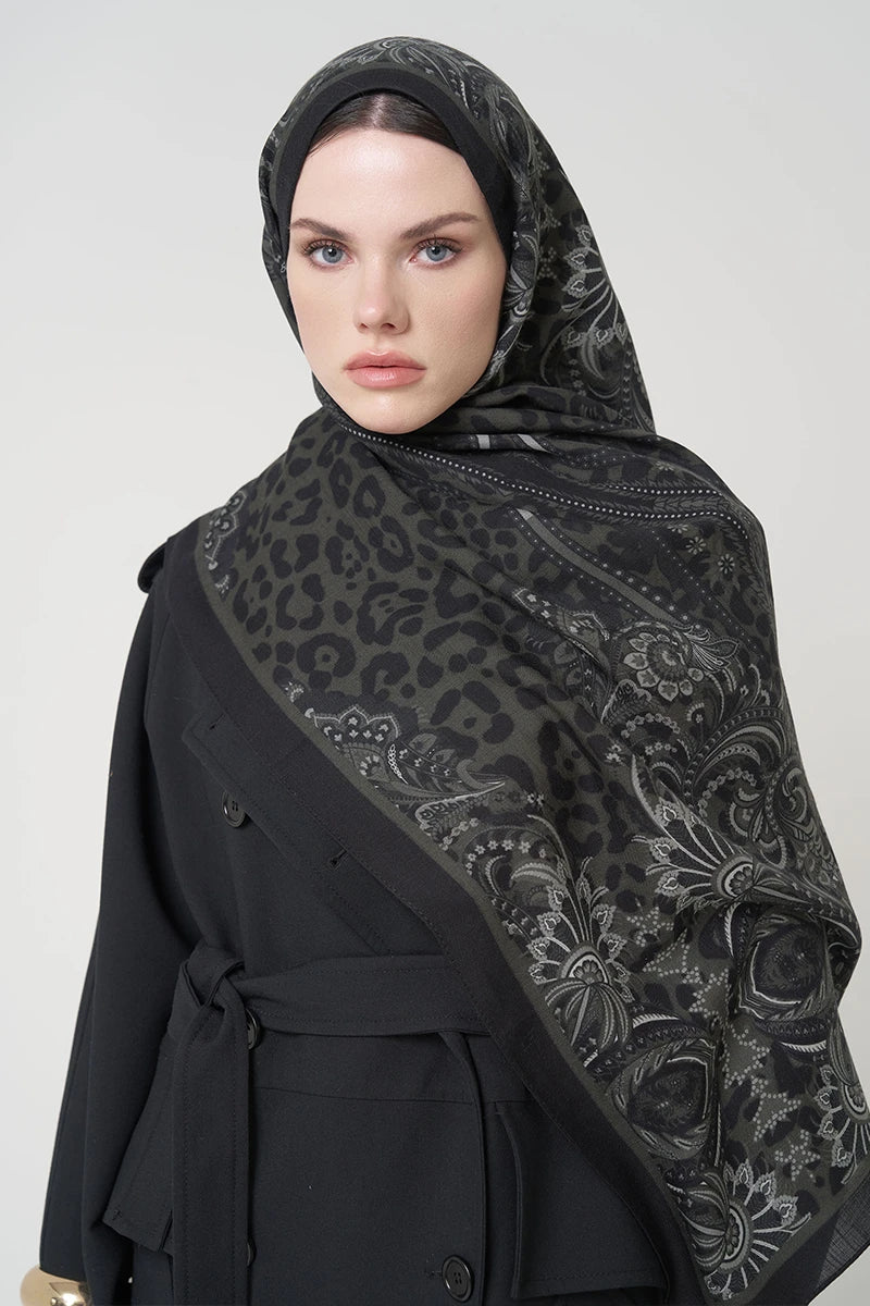 Yün İpek Şal Feline Leopar Desen - Siyah