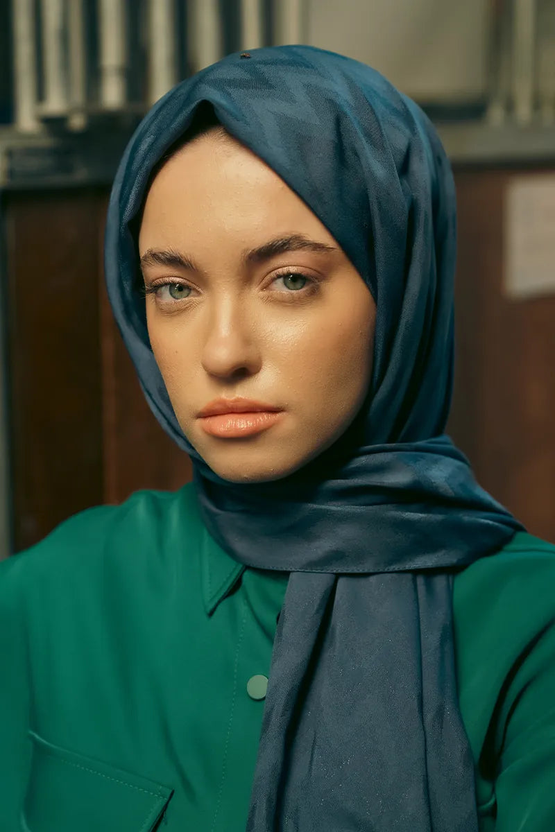 Silky Jacquard Shawl with Zigzag Pattern - Navy Blue