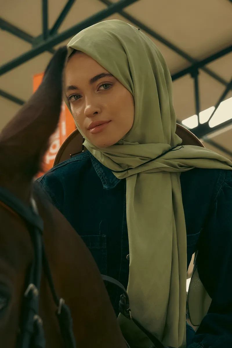 Silky Jacquard Shawl with Zigzag Pattern - Green