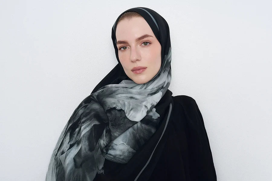 Siyah Elbiseye Hangi Renk Şal Gider
