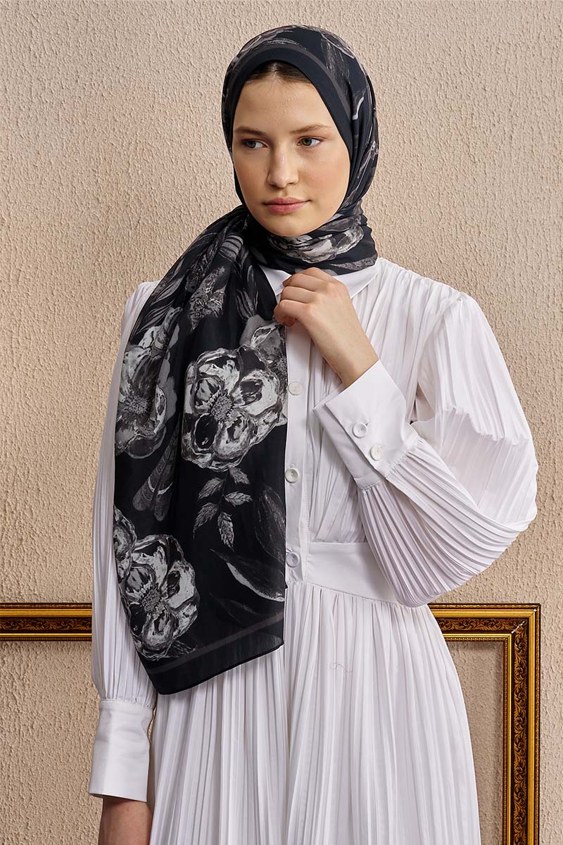 Celebrity Carmina Şal - Siyah