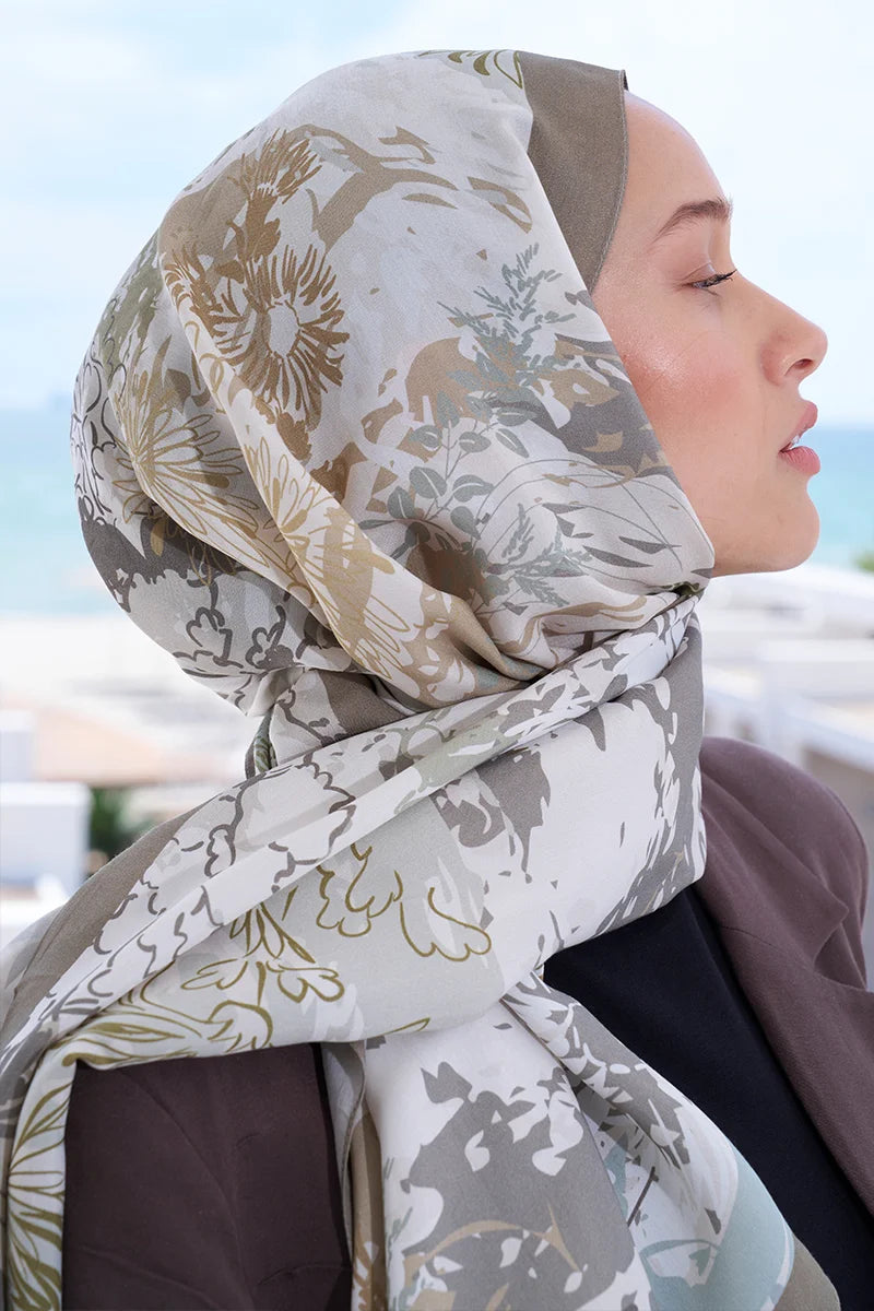 Curated Paradise Shawl - Dark Green
