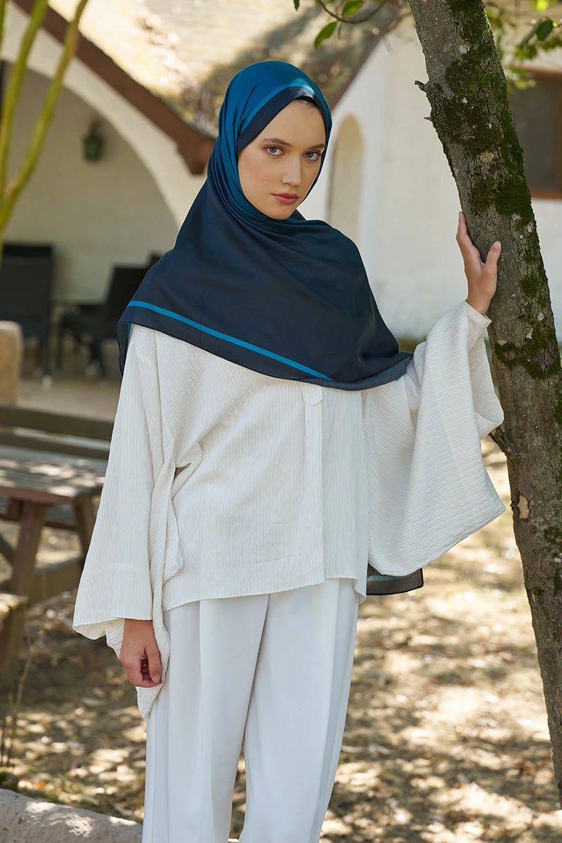 Inspired Gradient Pattern Shawl - Navy Blue