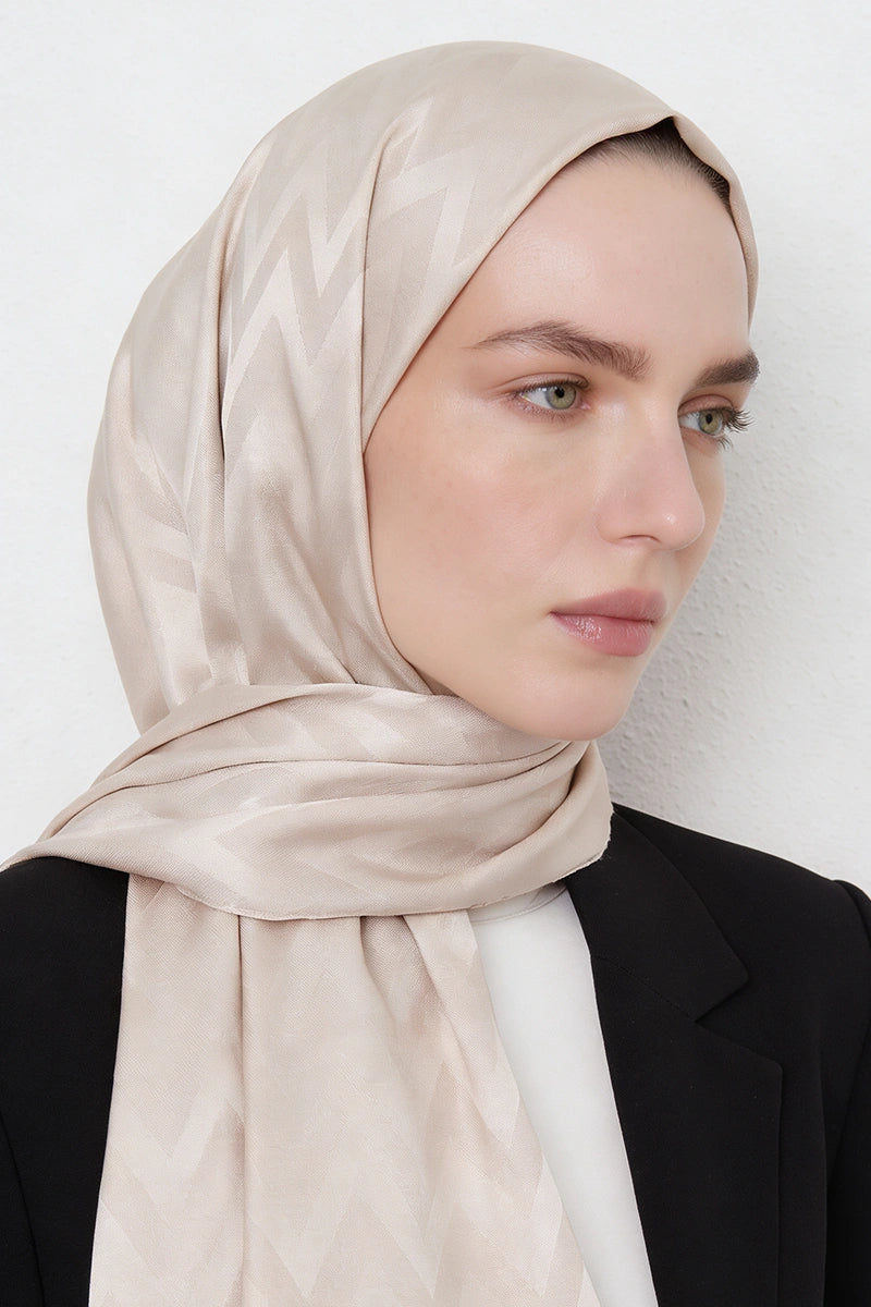 Silky Jacquard Shawl with Zigzag Pattern - Beige