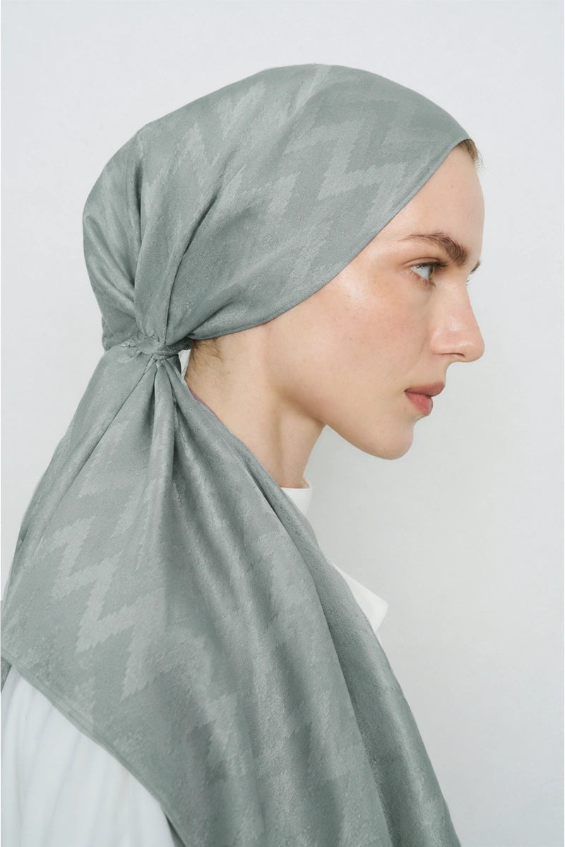 Silky Jacquard Shawl with Zigzag Pattern - Dark Grey