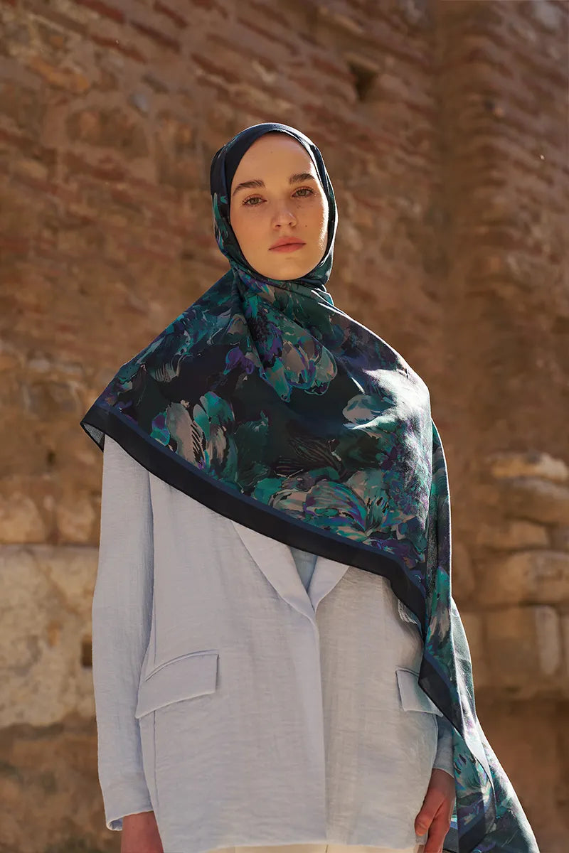 Sunrise Floral Pattern Shawl - Navy Blue