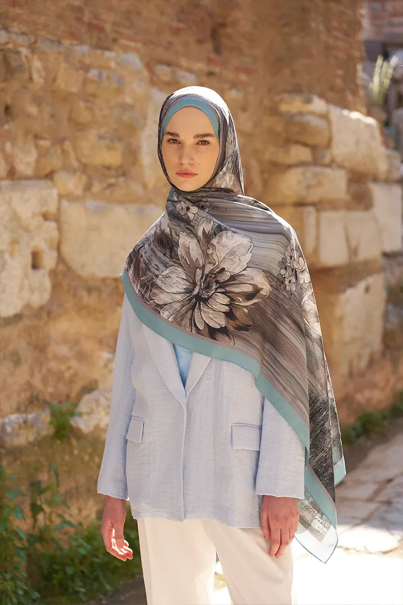 Sunrise Lily Pattern Shawl - Blue