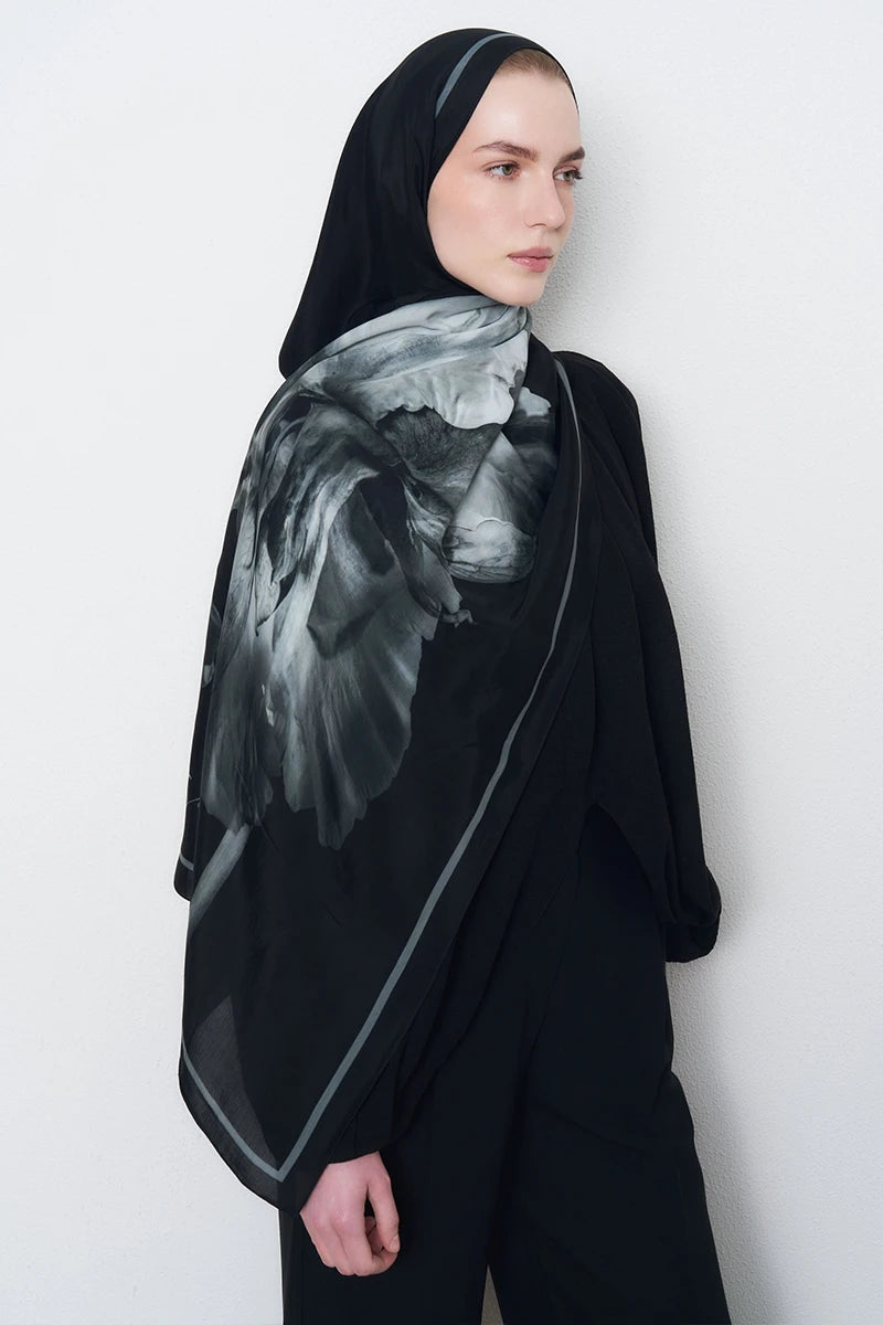 Süsen Desen Floş Viskon Şal - Siyah