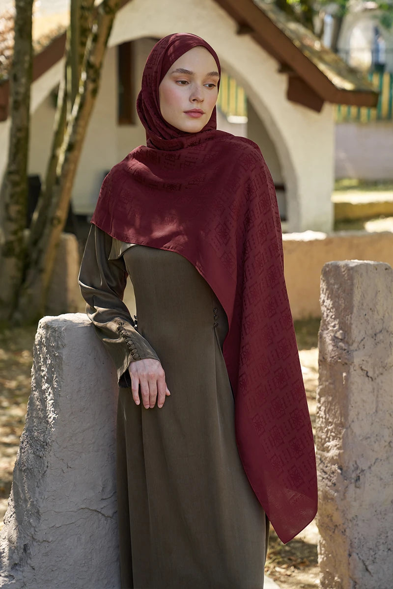 Naia Cotton Logo Pattern Shawl - Claret Red