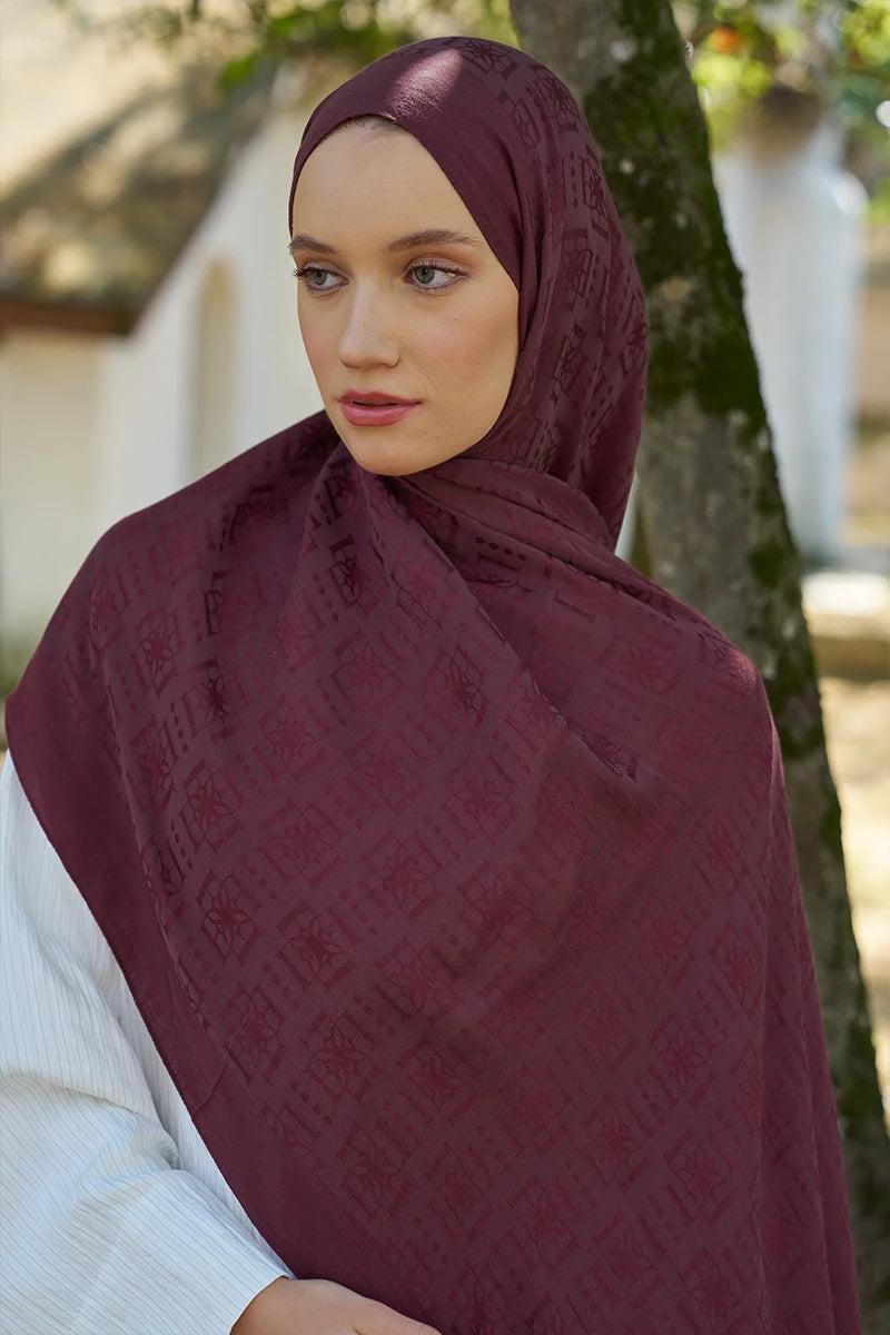 Naia Cotton Logo Pattern Shawl - Burgundy